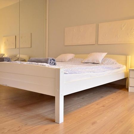 Cozy Apartment By The Old Town Danzica Esterno foto
